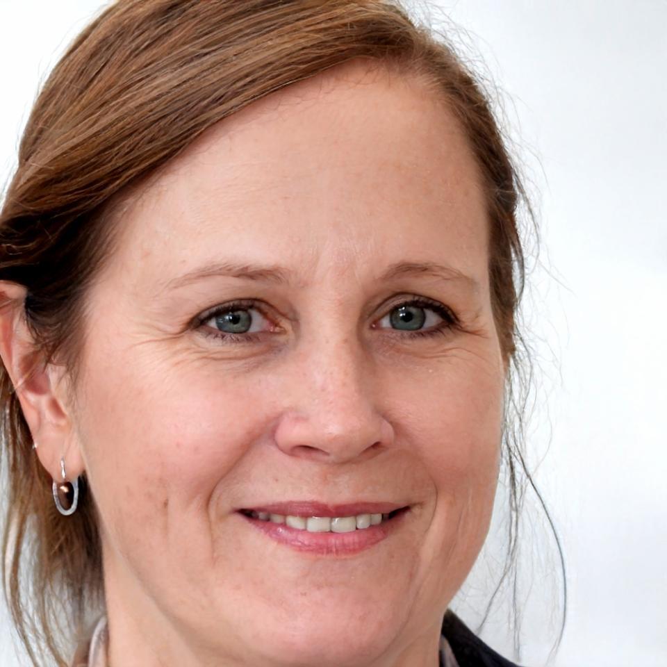 Siobhán Ó Dálaigh, Economic Context Instructor